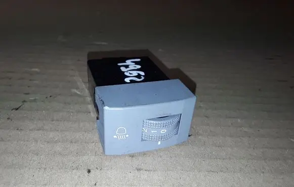 KIA Sorento Headlight level height control switch 751U00080 211000245