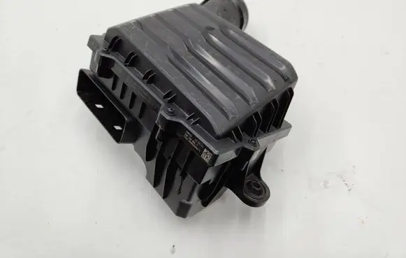 Volkswagen Polo VI Air filter box 2Q0129601T