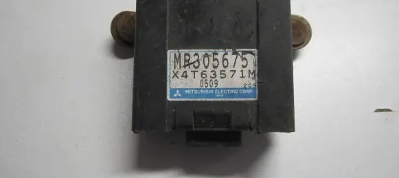 Mitsubishi Pajero Door central lock control unit/module MR305675