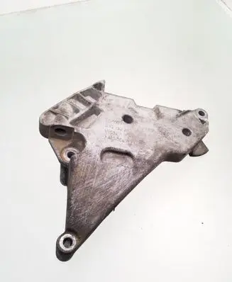 Volkswagen PASSAT B6 Engine mounting bracket 03G199207E
