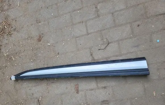 Mitsubishi Outlander Front door trim (molding) 5727A403