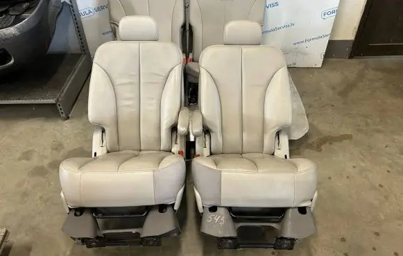 Chrysler Pacifica Seat set 