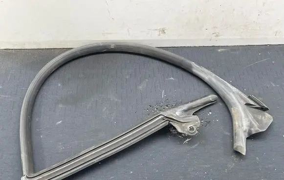 Audi A7 S7 4G Front door glass trim molding 4G8845354
