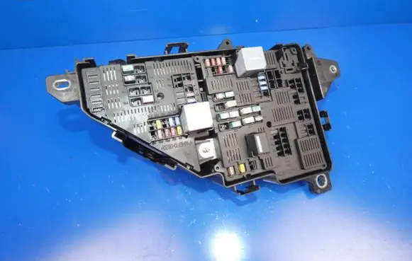Volvo S90, V90 Fuse module 31473570 17038