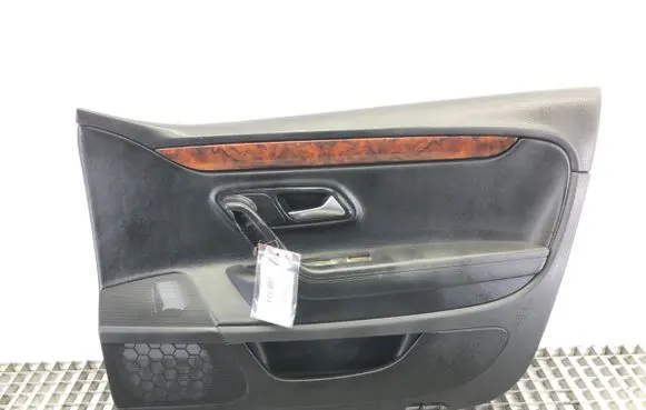 Volkswagen PASSAT CC Front door card panel trim