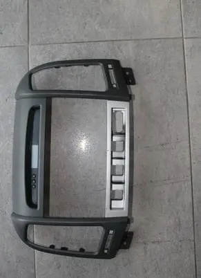Hyundai Santa Fe Radio/GPS head unit trim 945102B000
