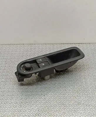 Renault Twingo II Electric window control switch 8200356515