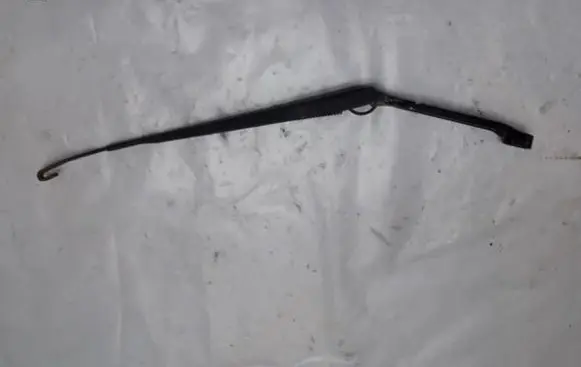 Nissan X-Trail T30 Front wiper blade arm b46rd b46-rd