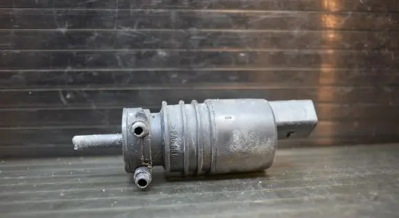 Mercedes-Benz E W212 Windscreen/windshield washer pump 2048660221