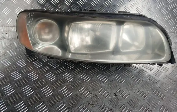Volvo V70 Headlight/headlamp 30698836 89900266 P2004V70H