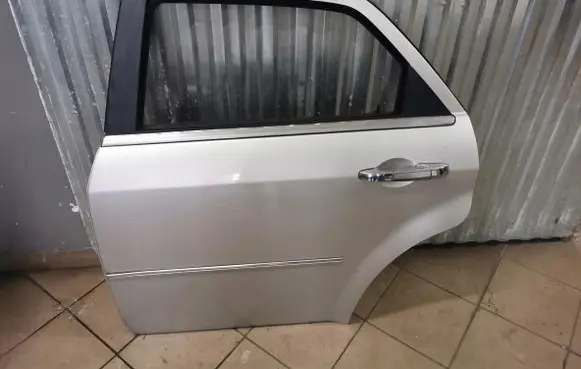 Chrysler 300C Rear door