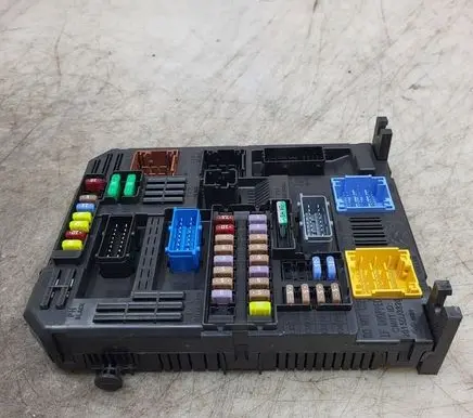 Peugeot 2008 II Fuse module 9832881080 0902142963 28709110