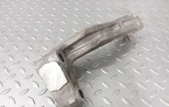 Citroen C5 Aircross Engine mounting bracket