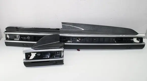 BMW 7 G70 Dashboard glove box trim 