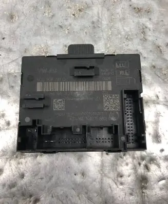 Volkswagen PASSAT B8 Door control unit/module 5Q0959393D