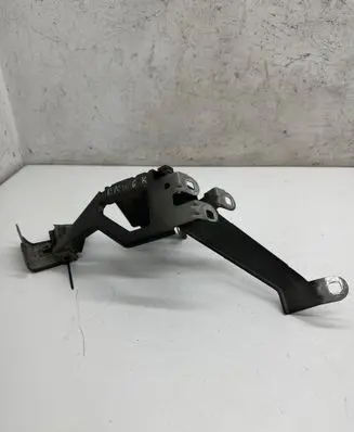BMW 6 F06 Gran coupe Fender mounting bracket 7183752