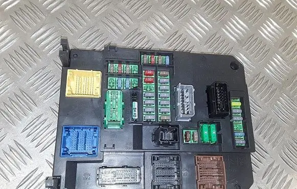 Citroen DS4 Fuse module 9665547480