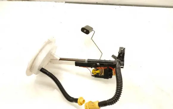 BMW 5 E60 E61 Fuel level sensor 6765849