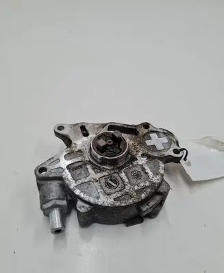 Volkswagen Golf VI Vacuum pump 03L145100G 03L145100