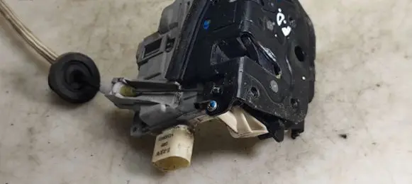 Audi A6 S6 C6 4F Front door lock 4F1837016