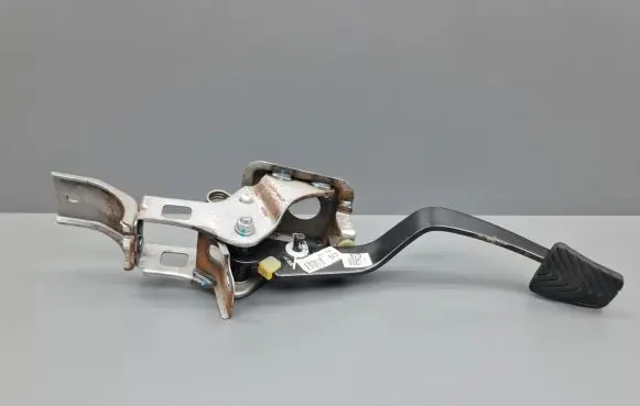 KIA Venga Clutch pedal 328021P520