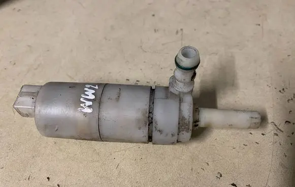 Volvo XC90 Headlight washer pump 5902060247P