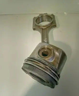 Volvo V70 Piston with connecting rod