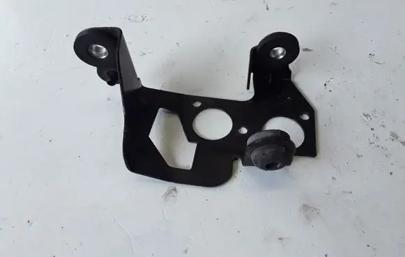 Volvo V70 ABS pump bracket 6G9N2B389