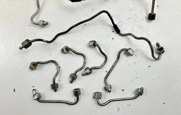 BMW X5 E70 Fuel injector supply line/pipe 