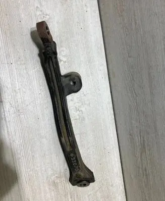 Toyota Yaris Engine mounting bracket