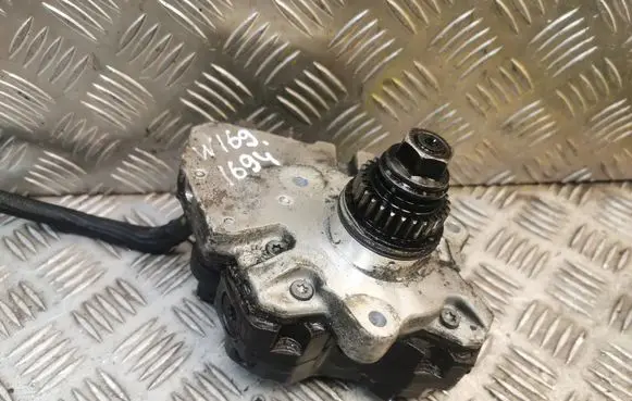 Mercedes-Benz A W169 Mechanical fuel pump A6400700701 6400700701