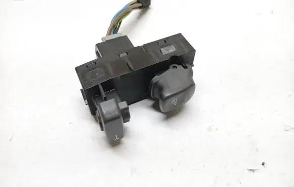 Volvo V40 Quarter vent window switch 30889755