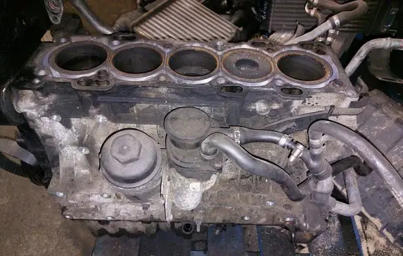 Volvo V70 Engine block 
