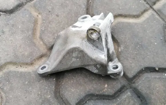 Nissan Qashqai Generator/alternator bracket 117107507R A2822030244