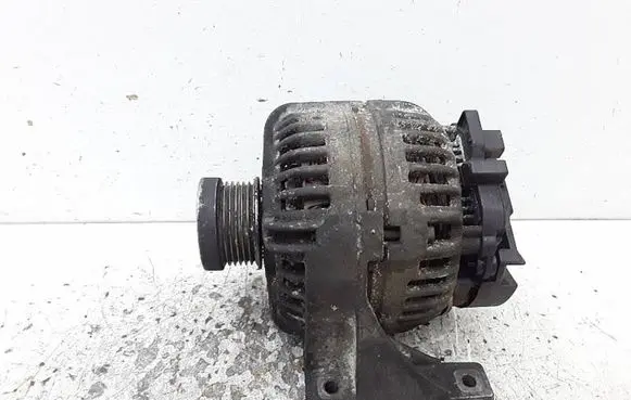 Volvo XC70 Generator/alternator 30667787 0124525060