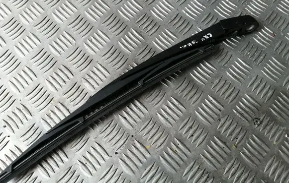 Rear wiper blade arm