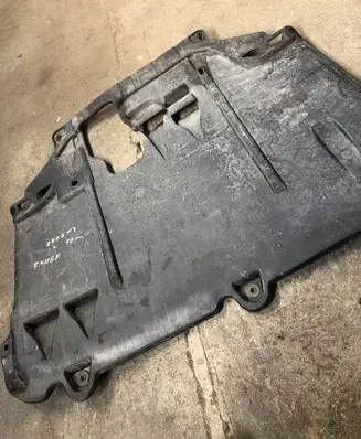 Ford Kuga I Engine splash shield/under tray 8V416P013