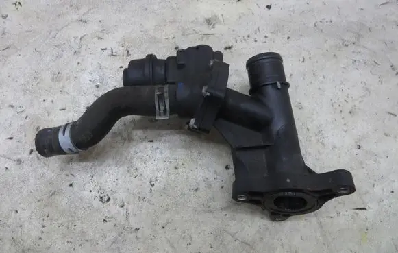 Nissan X-Trail T32 Thermostat housing 