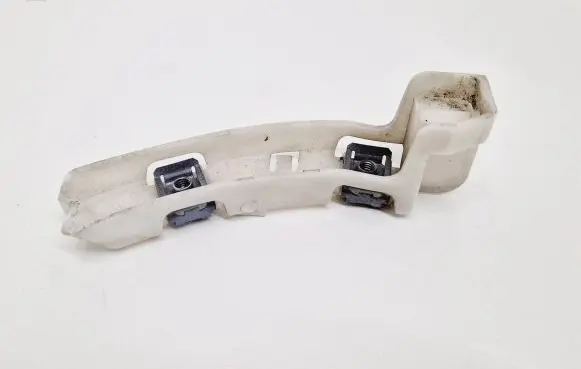 Peugeot 208 Front bumper mounting bracket 9673270180