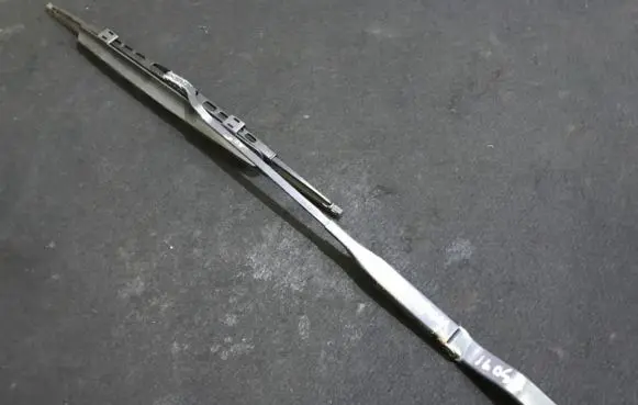Volvo S40, V40 Front wiper blade arm