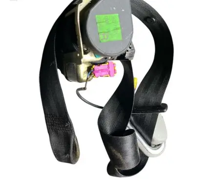 Volkswagen Golf IV Front seatbelt 560771701 28223N 1h0857737
