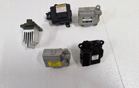 Hyundai Tucson TL A/C air flow flap actuator/motor 