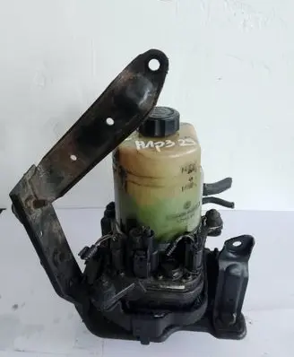 Ford Focus Power steering pump 4M513K514