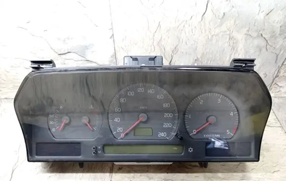 Volvo S70 V70 V70 XC Speedometer (instrument cluster) 9168144 9451530
