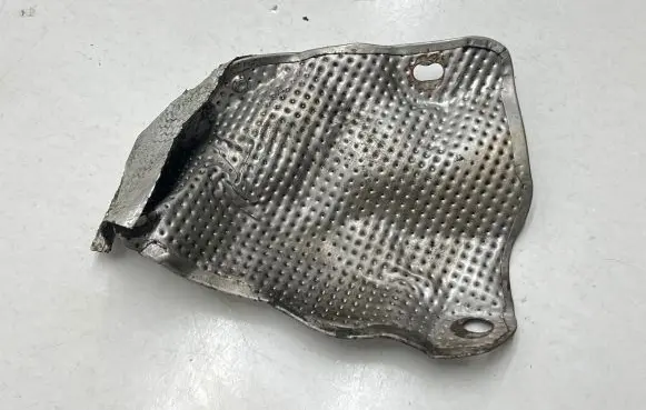 Volvo V70 Heat shield in engine bay 31431156