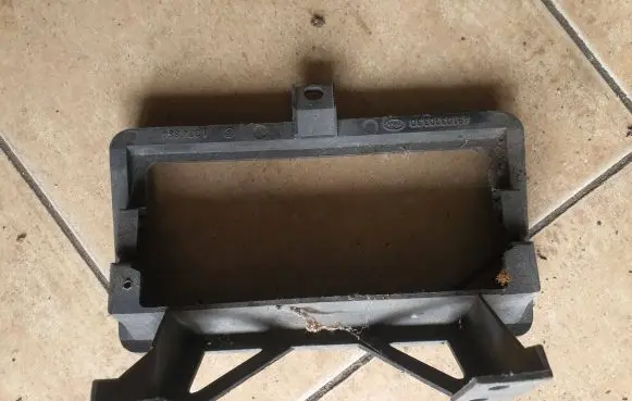 BMW 3 E30 Fog light bracket 4910310330