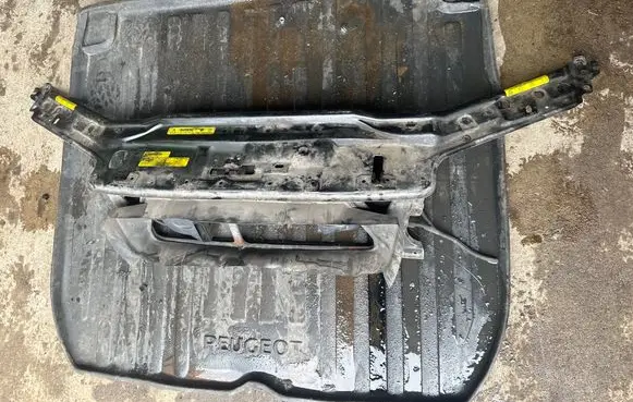 Volvo XC70 Top upper radiator support slam panel