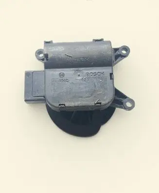 Volkswagen Touareg I Air flap motor/actuator 0132801310