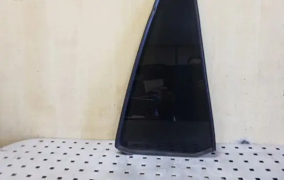 Toyota RAV 4 (XA20) Rear vent window glass 