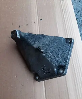Audi A6 S6 C5 4B Engine mounting bracket 4B0199307C